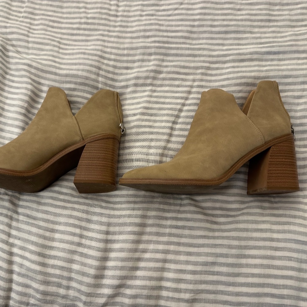 Womens Pointed Toe Stacked Mid Heel Ankle Boots V Cut Back Zipper Faux Leather B